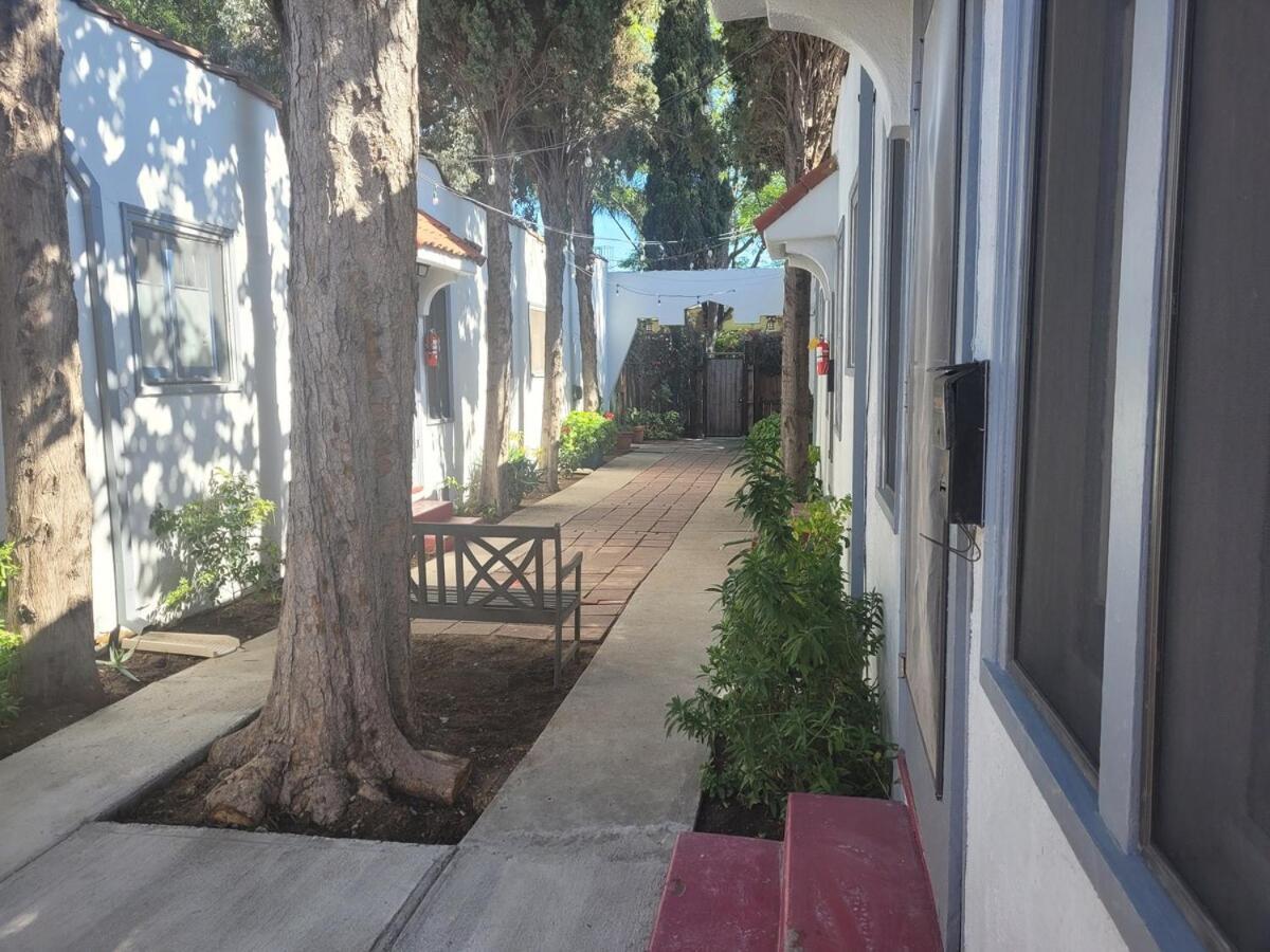 Apartment Spacious In Hollywood! Los Angeles